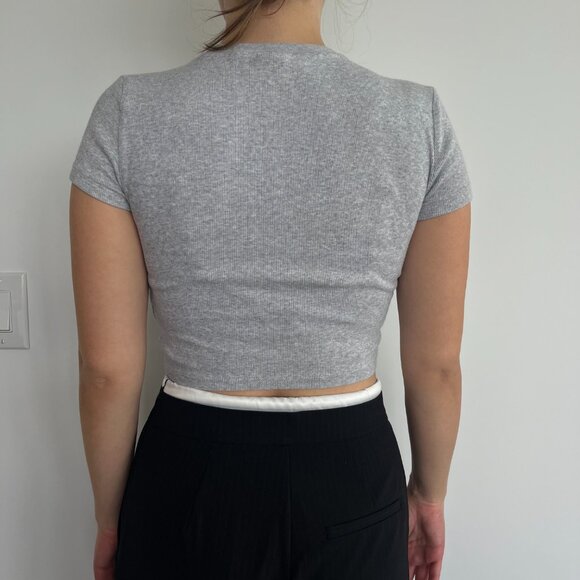 Aritzia TNA Crop Grey T-Shirt - Size Medium - Picture 7 of 7
